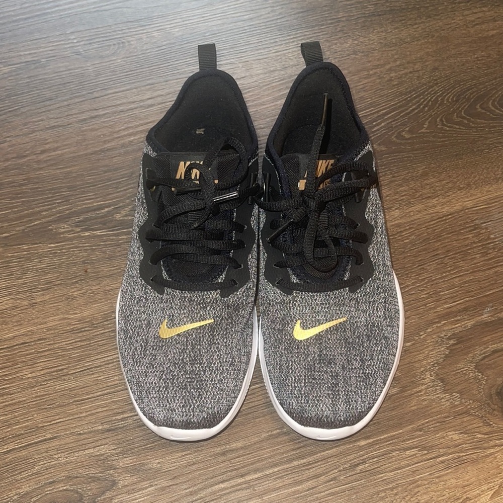 Nike Flex TR9 Sneaker size 6.5 New Without Tags            Make An Offer ☺️
